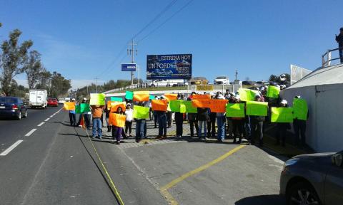 Tlaxcaltecas protestan por el arribo de Trump al gobierno de EEUA imagen 1