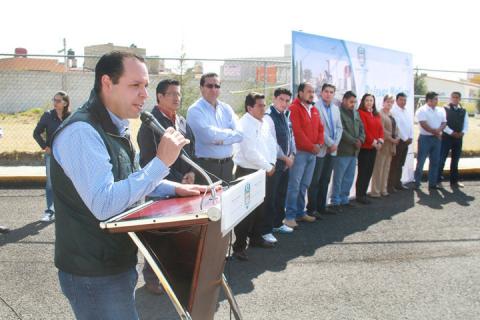 Alcalde de Apizaco y diputada federal entregan la rehabilitación de la calle Malintzi imagen 2