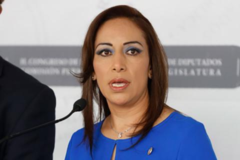 Lady pluri se enoja cuando la cuestionan