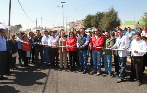 Alcalde de Apizaco y diputada federal entregan la rehabilitación de la calle Malintzi imagen 1