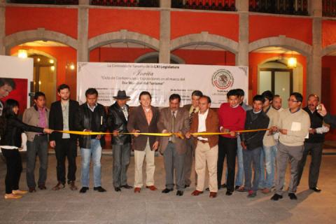 Inauguran exposición de pintura taurina "Misterios y escalofríos" en el Patio Vitral del Congreso de Tlaxcala imagen 1