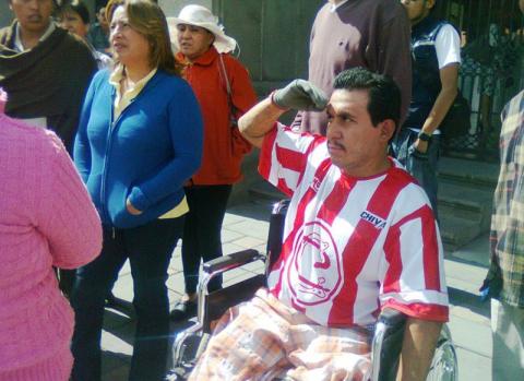 Damnificados de explosión solo reciben migajas de diputados