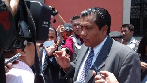 Hermano de diputado priista se confronta y amenaza a reporteros