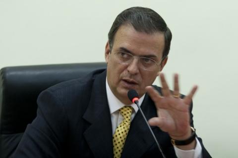 Acusa Ebrard a Los Pinos de campaña de desprestigio