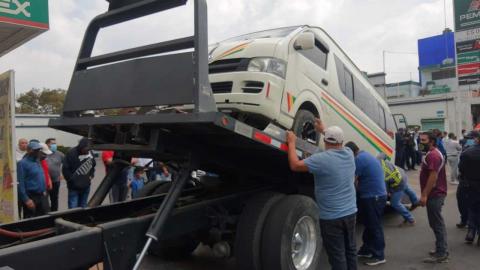 Sanciona SMYT unidad de transporte público que circulaba sin placas imagen 1