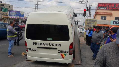 Sanciona SMYT unidad de transporte público que circulaba sin placas imagen 3