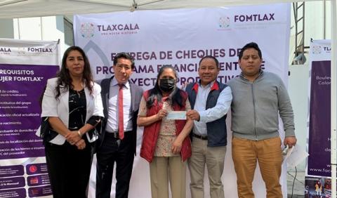 Otorgan financiamiento a personas para iniciar actividades productivas