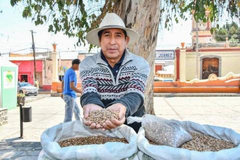 Agricultores locales ofrecen sus productos de manera directa en una edición más del tianguis “Mis Semillas Huamantlecas” imagen 3