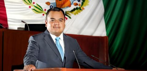 Poderoso diputado del PAN se queda como el perro de las dos tortas imagen 1