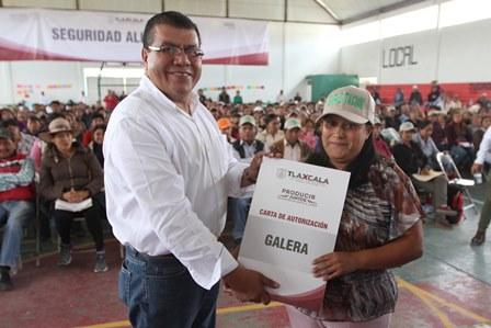 Reparte Sefoa 7 millones de pesos del PESA a familias de Huamantla
