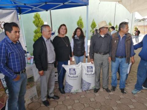 Diputada y alcalde fortalecen el campo con 1.2 mdp en insumos imagen 2