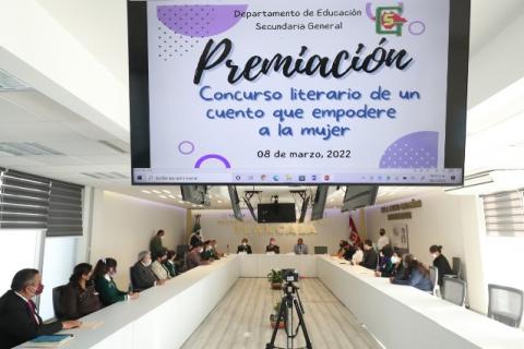 Premian a alumnas ganadoras de concurso literario