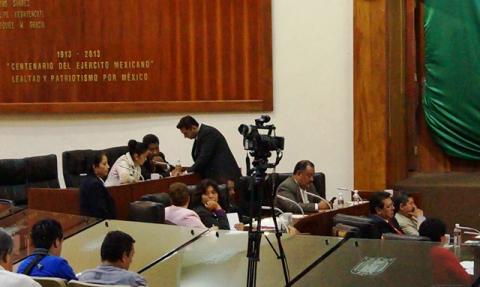 Culpa el PRI a diputados de oposición y reacciona seis horas tarde