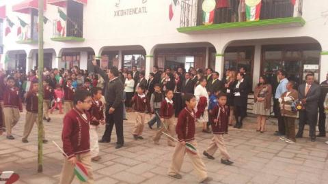 Patriotismo y colorido en fiestas patrias de Papalotla imagen 3