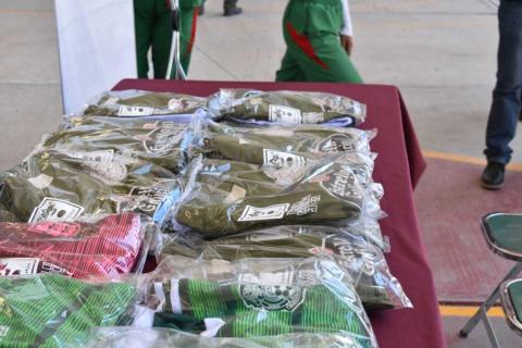 Hacen entrega de uniformes escolares en Secundaria Juan Cuamatziz en Teolocholco imagen 24