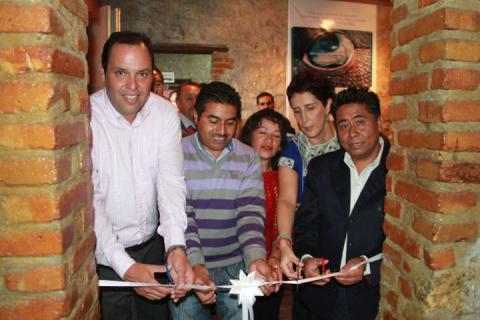 Montan exposición alumnos de pintura del SMDIF Apizaco imagen 3