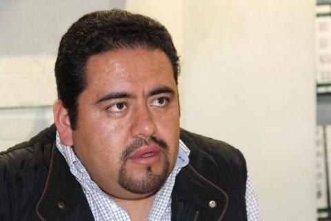 Beneficia Orlando Santacruz a comerciantes establecidos en Apizaco imagen 1