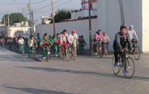 Alcalde se suma a paseo ciclista realizado por estudiantes de la secundaria “Crisanto Cuellar Abaroa” imagen 1