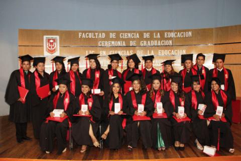 Egresan 99 profesionistas de la Facultad de Ciencias de la Educación de la UAT