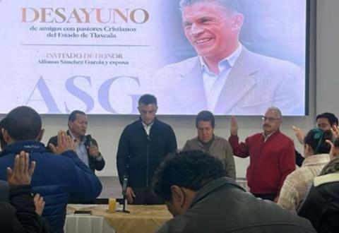 El Chómpiras le hace exorcismo a El Delfín para que sea el candidato al gobierno de Tlaxcala