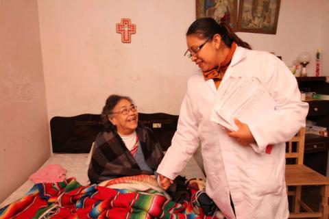 Gobierno de Tlaxcala brinda consultas médicas a jubilados en sus hogares imagen 2
