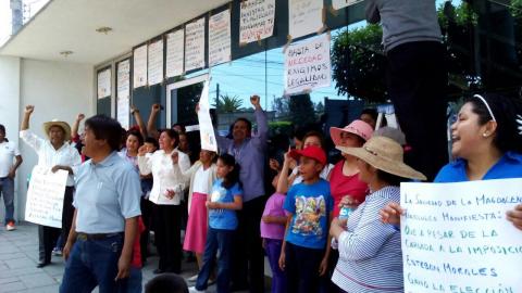 Acusan necedad de Adriana al imponer candidatos perdedores