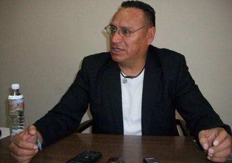 Coordinador del PS pone orden en diputado con licencia y suplente
