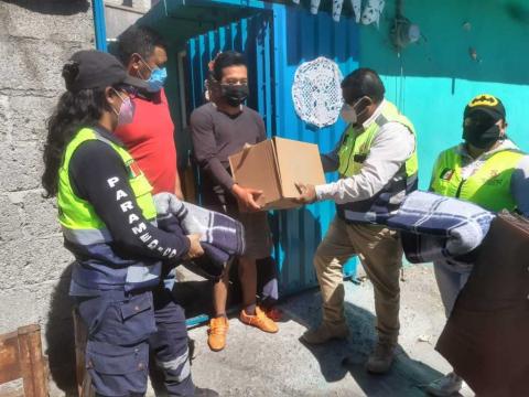 Entrega CEPC apoyos por temporada invernal a familias de Zitlaltepec imagen 1