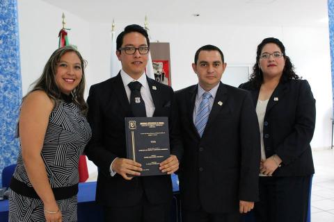 Obtiene Moisés Hernández Cuecuecha el grado de licenciado en Derecho y Corporativo Empresarial