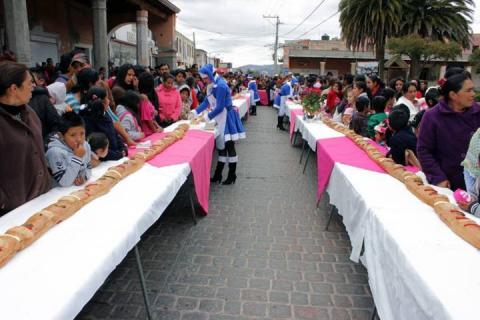 Comparte H. Ayuntamiento de Calpulalpan mega rosca de Reyes imagen 2