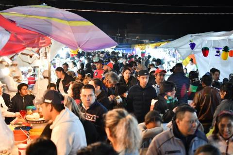 Disfrutan cientos de familias el tercer viernes de muéganos en San Sebastián imagen 4