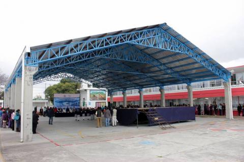 Inicia Vicente Hernández Roldán entrega de techumbres Escolares en Calpulalpan imagen 2