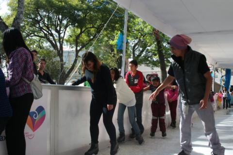 Invita ayuntamiento de Tlaxcala a disfrutar pista gratuita de hielo imagen 2