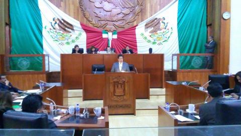 Proponen frenar promoción gubernamental en entrega de útiles