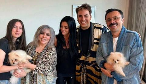 El cantante Cristian Castro le presenta su nueva novia a Verónica Castro
