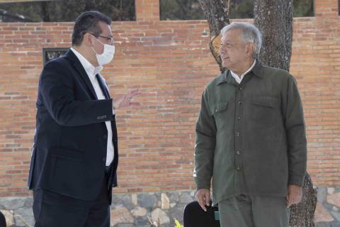 AMLO y Marco Mena inauguran primera etapa de Universidad Benito Juárez en Xaltocan imagen 4