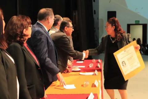Cumple UATx con su compromiso social al entregar mil 326 títulos de licenciatura, especialidad, maestría y doctorado imagen 2
