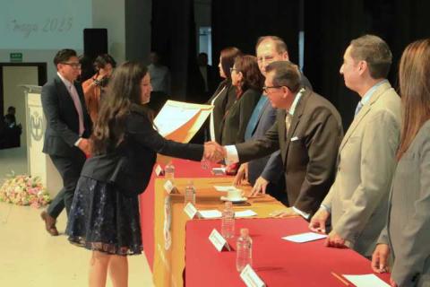 Cumple UATx con su compromiso social al entregar mil 326 títulos de licenciatura, especialidad, maestría y doctorado imagen 4
