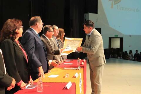 Cumple UATx con su compromiso social al entregar mil 326 títulos de licenciatura, especialidad, maestría y doctorado imagen 1