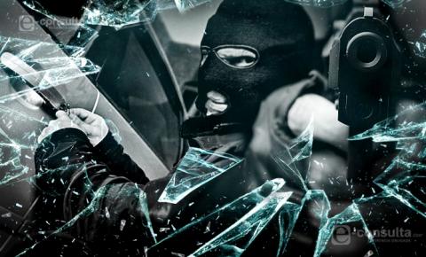 Roban vehículo del interior de un domicilio en Apizaco