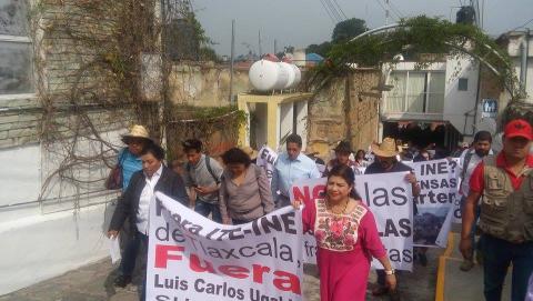 Militantes de Morena se manifiestan contra casillas especiales imagen 1