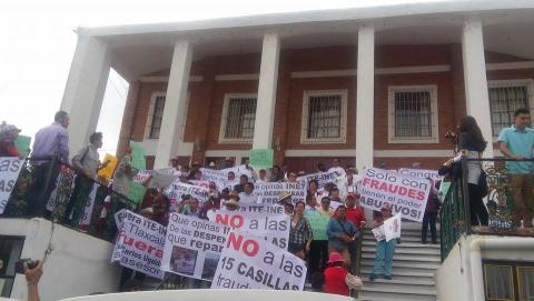 Militantes de Morena se manifiestan contra casillas especiales imagen 2