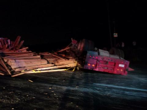 Choque de tráilers deja dos lesionados en Tetla imagen 3