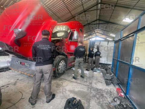 Aseguran tractocamión probablemente robado y un inhibidor de señal en Apizaco Tlaxcala imagen 2