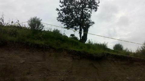 Reportan cadáver en un árbol en Huamantla, ya acude el Semefo