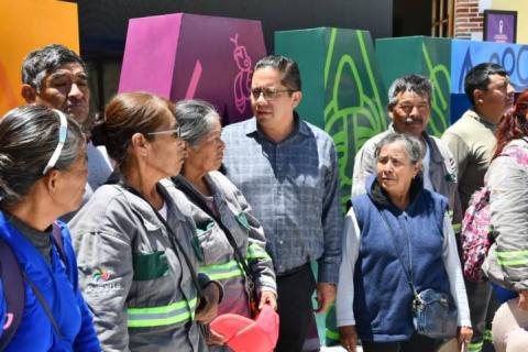 Recompensa Ayuntamiento de Huamantla a trabajadores con estímulos económicos imagen 2