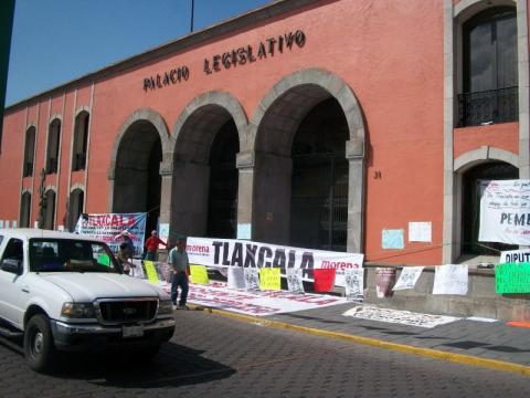 A sangre y fuego ingresan diputados para aprobar Reforma Energética imagen 3