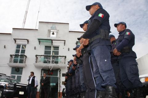 Con aumento de salario y entrega de quipo celebra Totolac el día del policía imagen 2