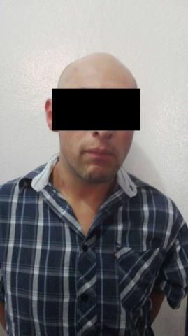 Tras persecución, Policía de Apizaco detiene a ladrones de camioneta imagen 4