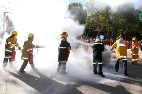 Participan Importantes Instituciones en Desfile de Protección Civil Apizaco imagen 4